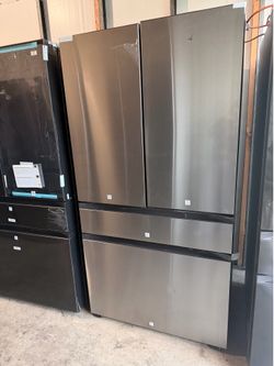 NEW SAMSUNG BESPOKE REFRIGERATOR WITH BEVERAGE CENTER/ ICE MAKER