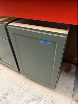 Base green kitchen cabinets 24x24