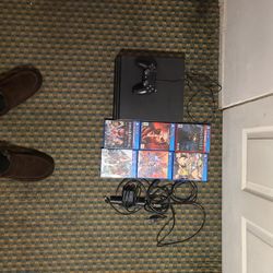 PS4 PRO BUNDLE *PRICE NEGOTIABLE*