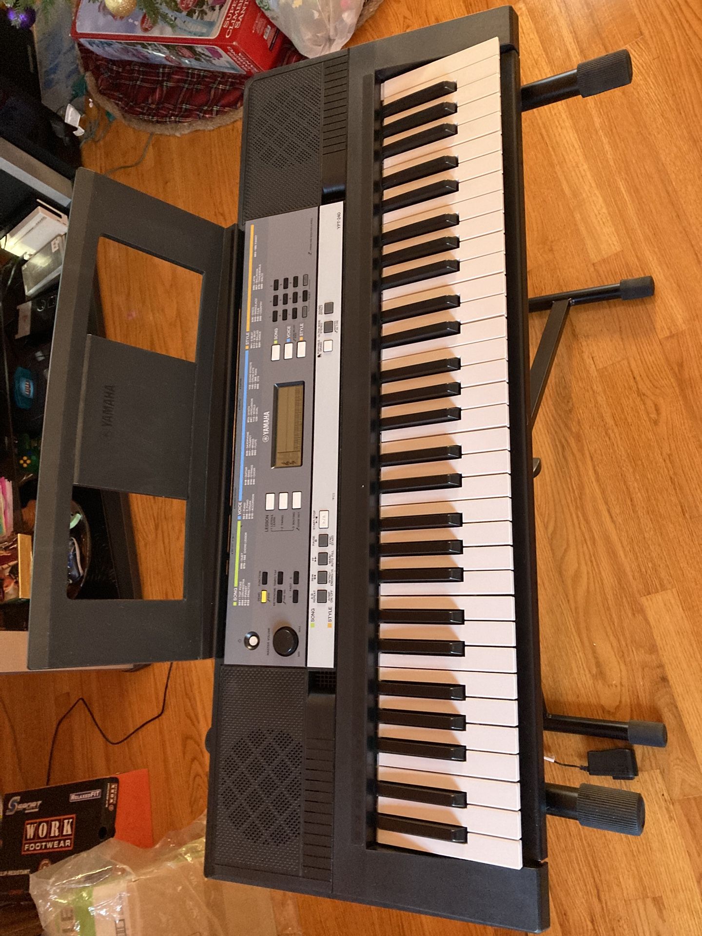 Yamaha YPT-240 Musical Keyboard