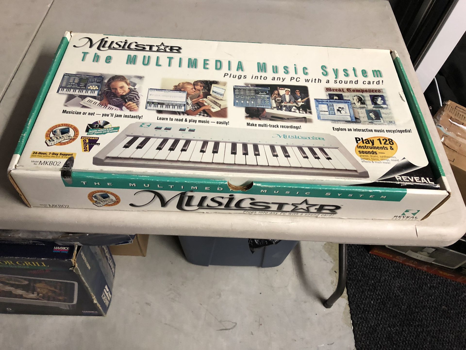 Reveal Musicstar MKB02 Multimedia Music System Midi Keyboard In Original Box!