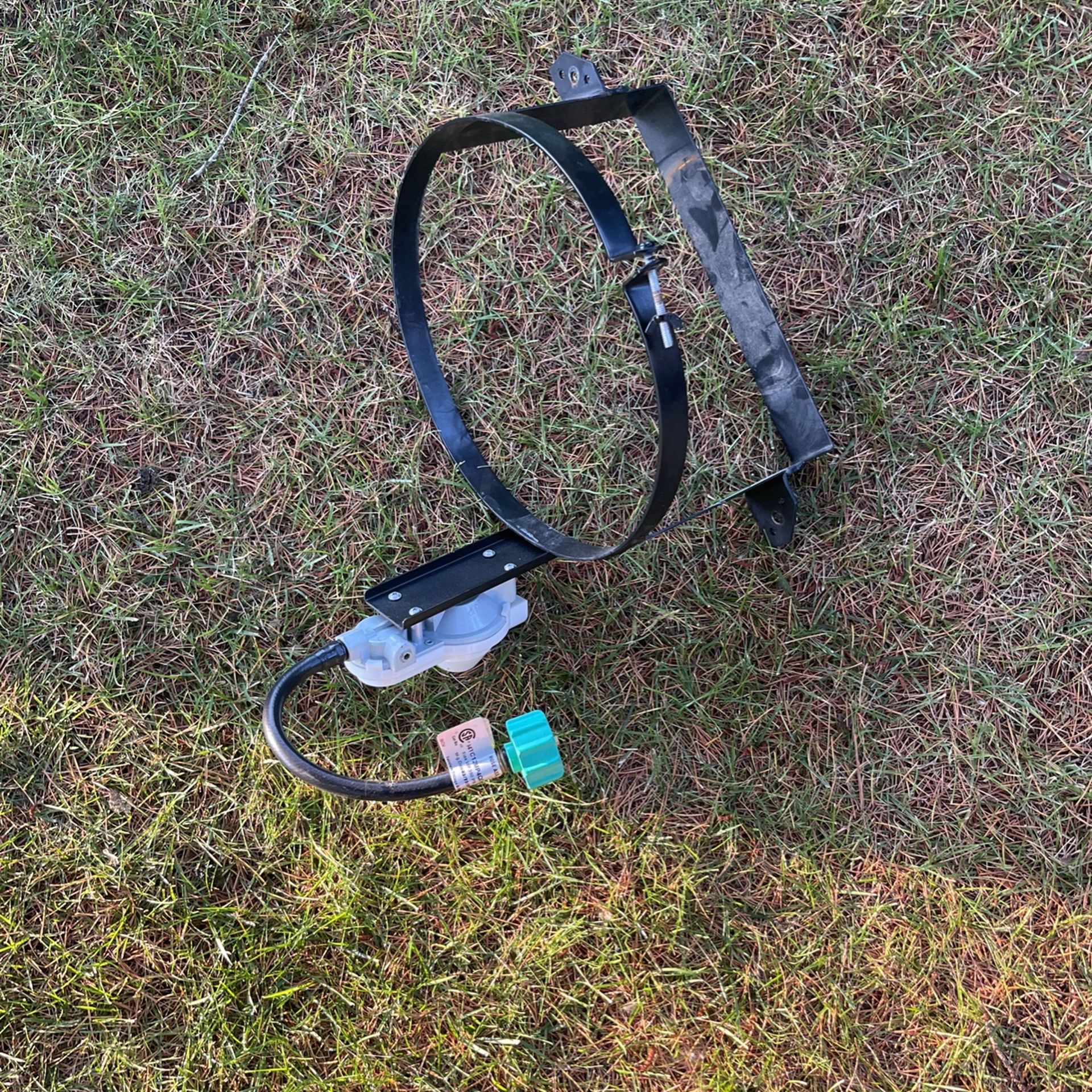 Propane Mount And Regulator For RV or Trailer