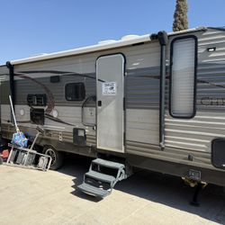 2017 Forest River 31 Foot 
