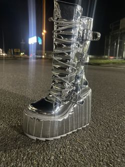 YRU metallic silver platform boots size 8