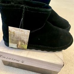 BEARPAW Women's Alyssa 5 inch Boots- black, size 9, new with tags
