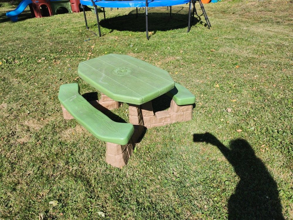 Step 2 Picnic Table
