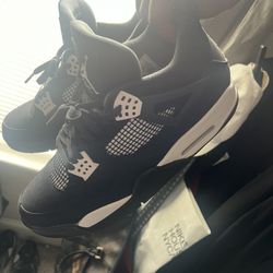 SIZE 13 JORDAN 4 WHITE THUNDER