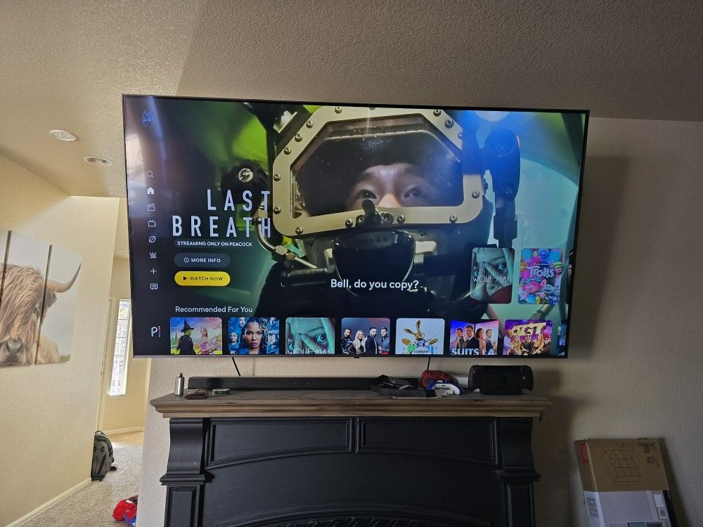 90 In LG TV With Mount