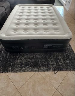 New - OhGeni 20" Raised Queen Air Mattress