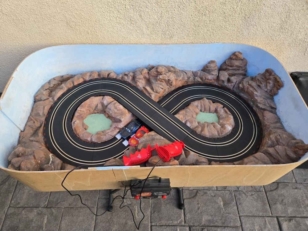 Disney Pixar Cars 3 Slot Racing Lightning Mcqueen Vs Jackson Storm