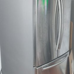 FREE GRATIS Samsung Double Door Fridge RF263AERS FOR PARTS ONLY/ PARTES 
Plugs in lights up, no cool