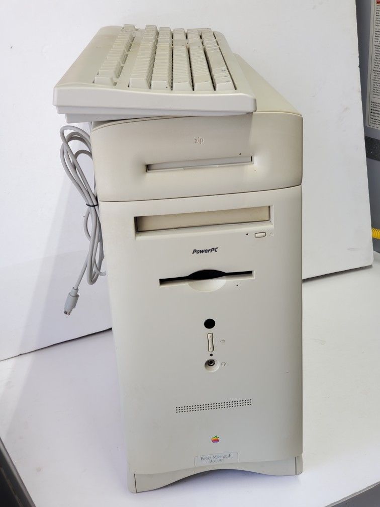 Apple Power Macintosh 6500/250 with Zip drive, Keyboard, 1997