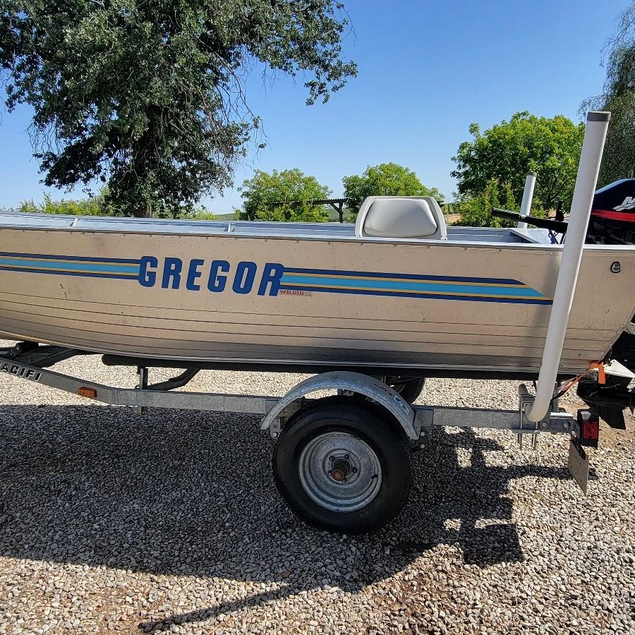 17' Aluminum Gregor Fishing Boat