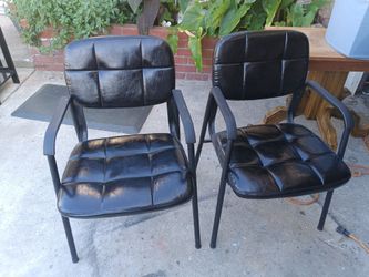 Set of chairs