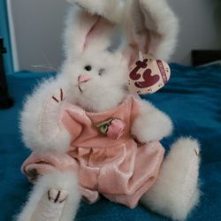 SARA RABBIT BEANIE BABIES COLLECTIBLE 