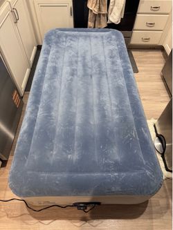 Twin Air Mattress 38x75x15 Built-In Electric Pump
