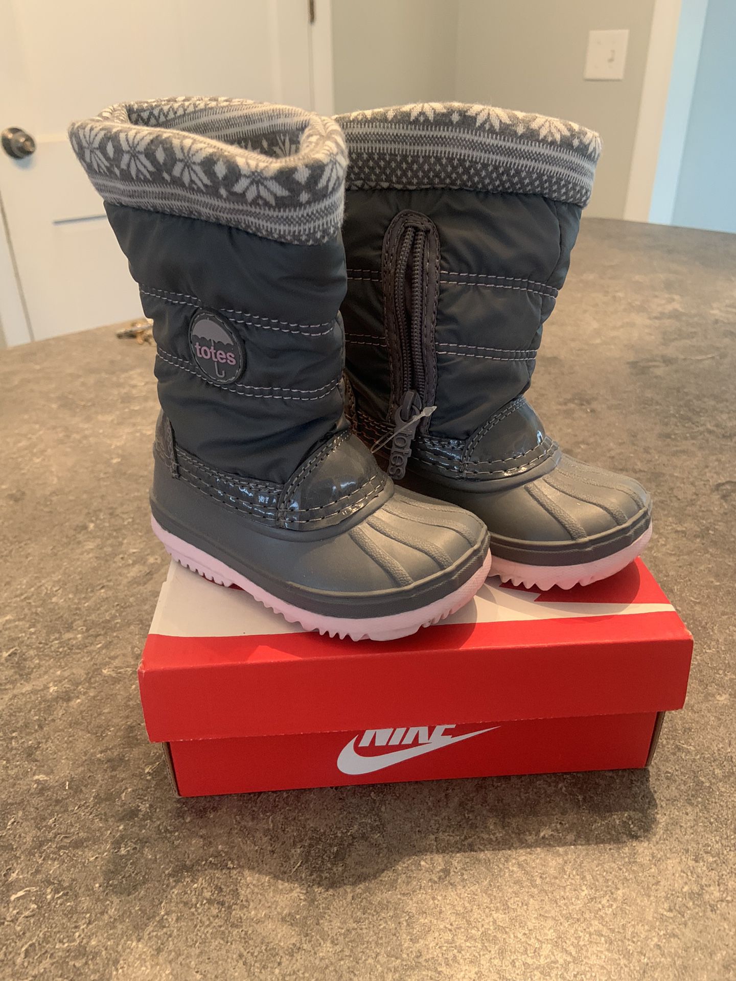 Totes Snow Boots Infant/toddler Size 5