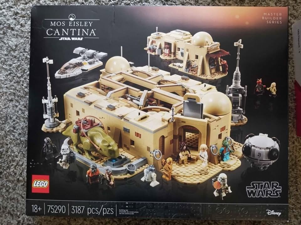 Lego Master Builder Mos Eisley Cantina