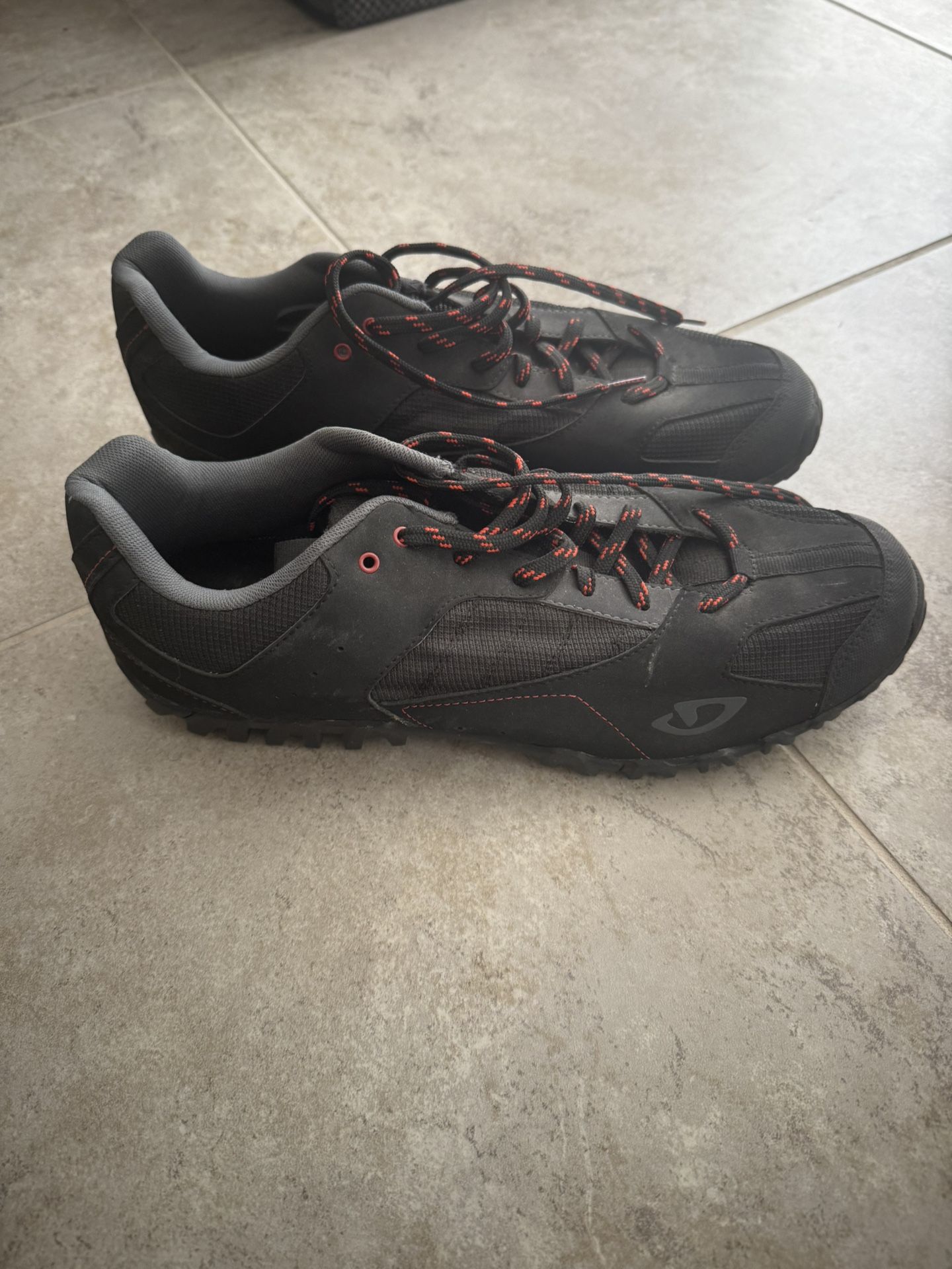 Men’s Giro Cycling Shoes w/ SPD clips