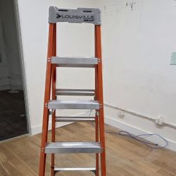 Louisville Steppladder. 300 Lb Load Capacity.20 Pond Weight