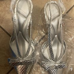 New Kenneth Cole heels Size 6