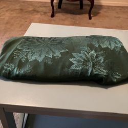 Emerald Round Table Cloth 70 in.