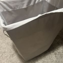 Laundry hamper