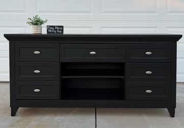 Beautiful Black Large Solid Wood 7-Drawer Dresser/Buffet Storage Piece