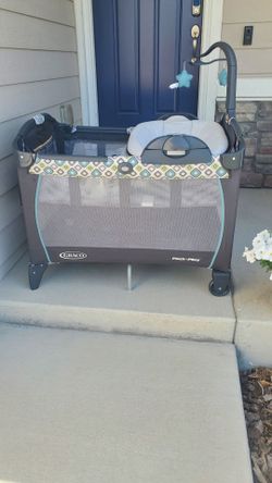 Graco Pack 'n Play with Bassinet and Mobile