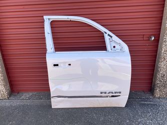09-18 Dodge Ram Rh Door