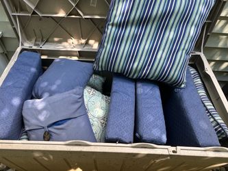 Free outdoor table and Chairs