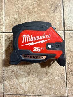Milwaukee 25ft Magnetic Tape Measure