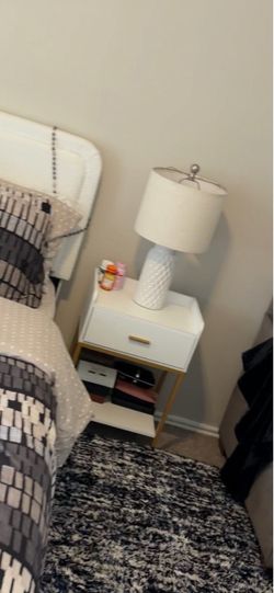 ✨ 2 Bedside Tables + Lamp – Beautiful Bedroom Set! ✨