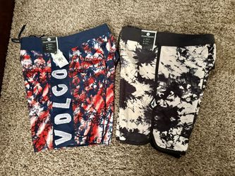 Volcom Men’s Mod tech Board Shorts Size: 28