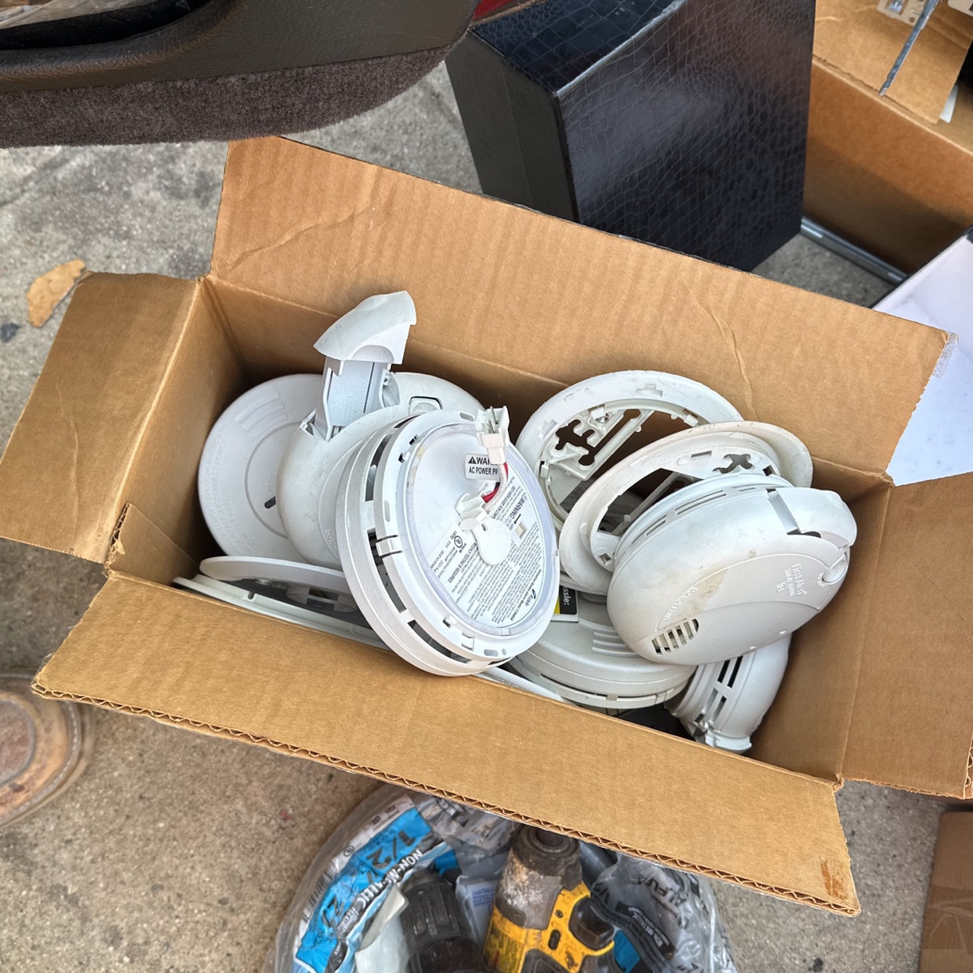 Breakers Smoke Can Reset Light industrial equipment & Tools