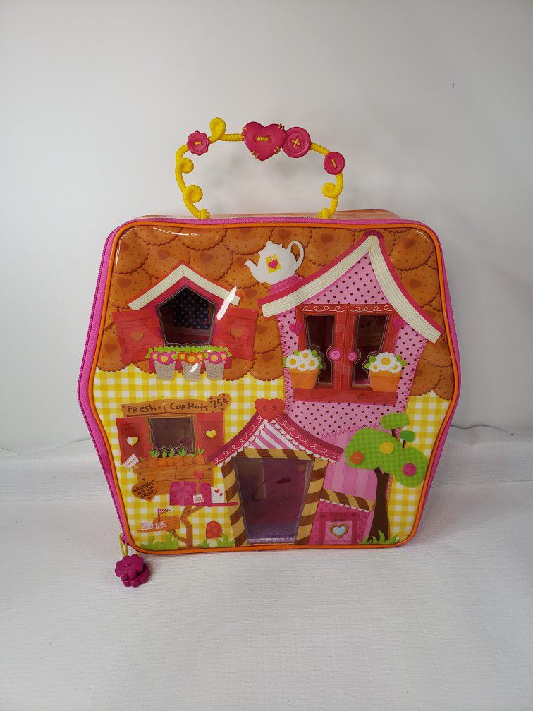 Lalaloopsy carry/house case for mini dolls..  