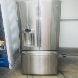 GE refrigerator 30X69X29 stainless steel in very good condition a receipt for 90 days warranty