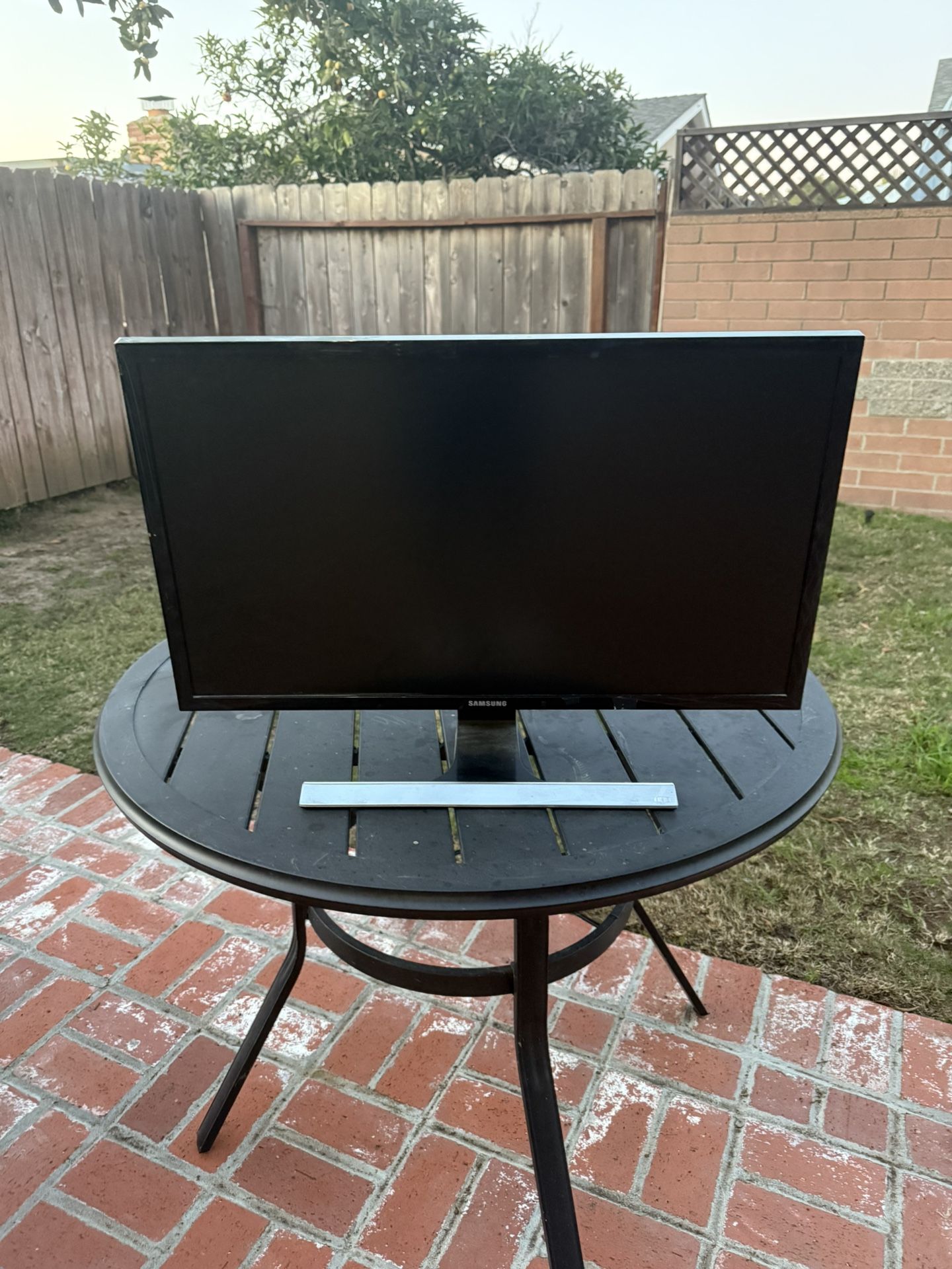 📺 Samsung U28E590D – 28” 4K UHD Monitor – Great Condition!