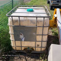 External Storage Tank With Forklift Pallet