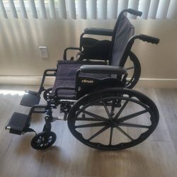 WHEELCHAIR STANDARD 18" DRIVE MEDICAL w/ FOOTRESTS