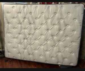 Queen Size Pillow Top Mattress (NEVER USED)
