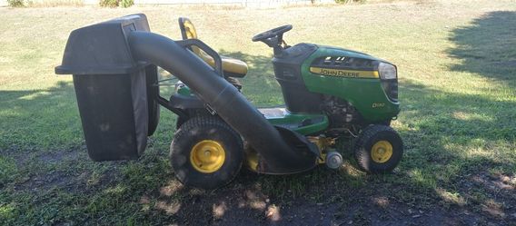 John Deer W/ Grass catcher