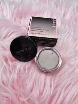 Mary kay
Cream eye color.
.15 oz. Net wt./ 4.3g
New
Color: glacier gray
