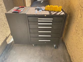 7 drawer Kennedy tool chest w/tools