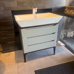 Ronbow 28” Vanity w/ Sinktop