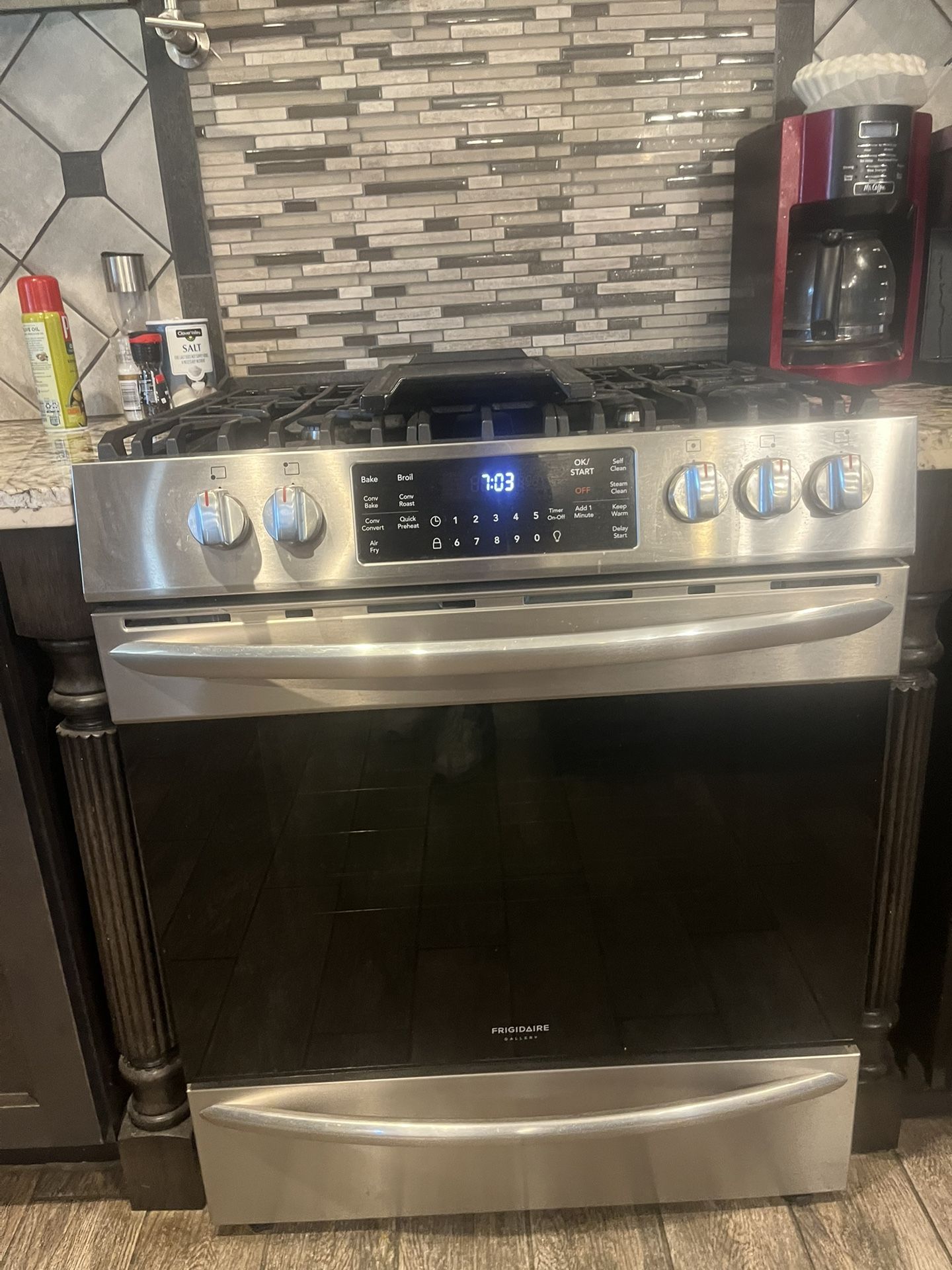 Almost New Stove Frigidaire