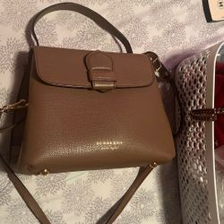 Burberry Messenger/handheld Bag 1000% Authentic Super Clean.. 