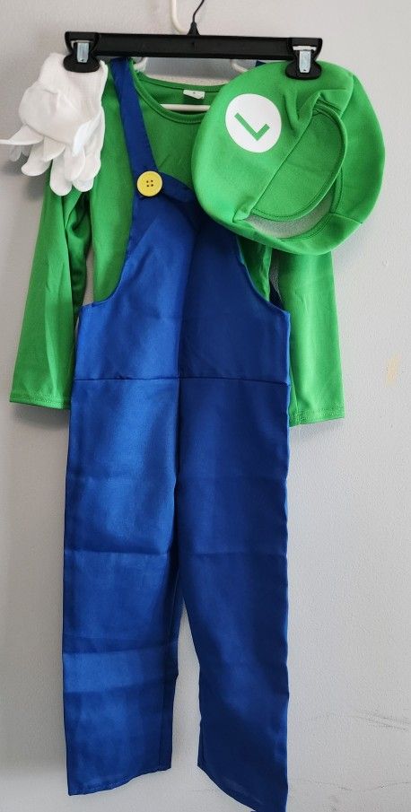 Luigi, Halloween costume.
