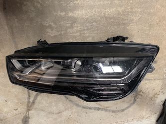 2017 Audi A7 left head light xenon