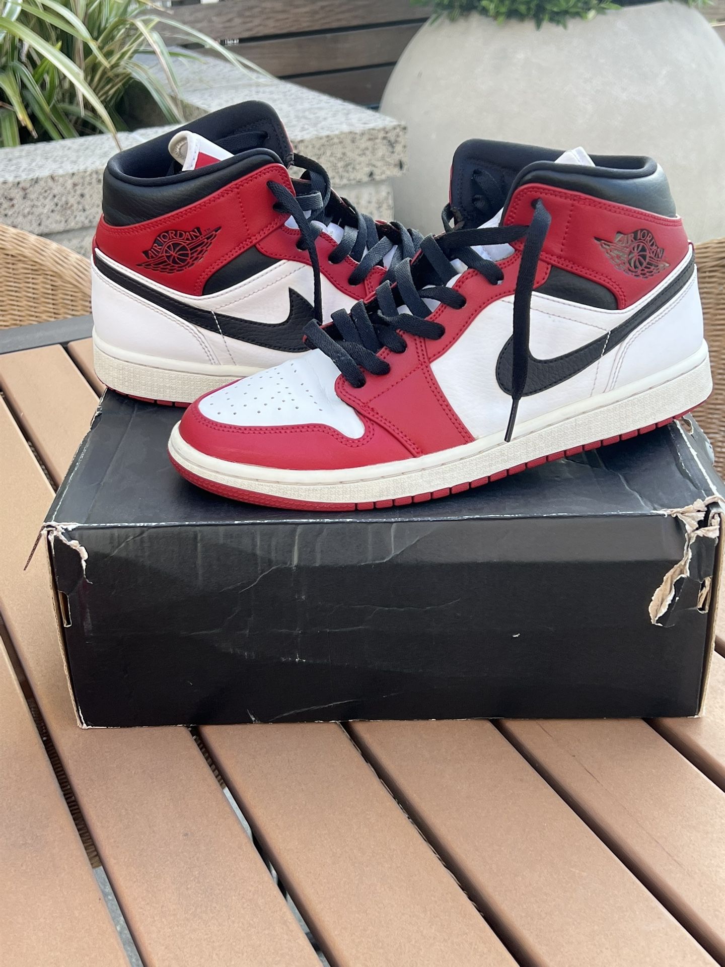 Jordan 1 2020 Chicago Mid Size 9